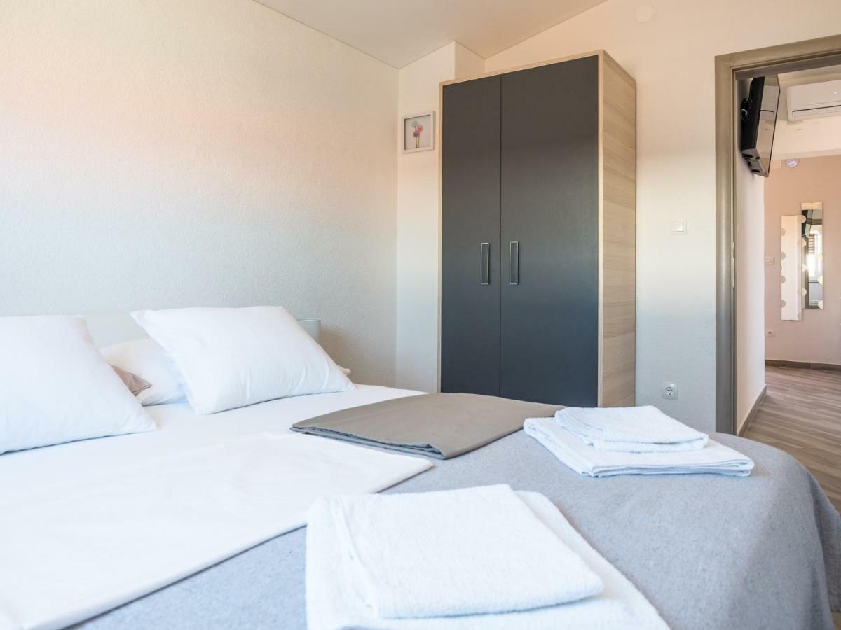 Apartment ˝Soleil˝ Vir Exterior foto