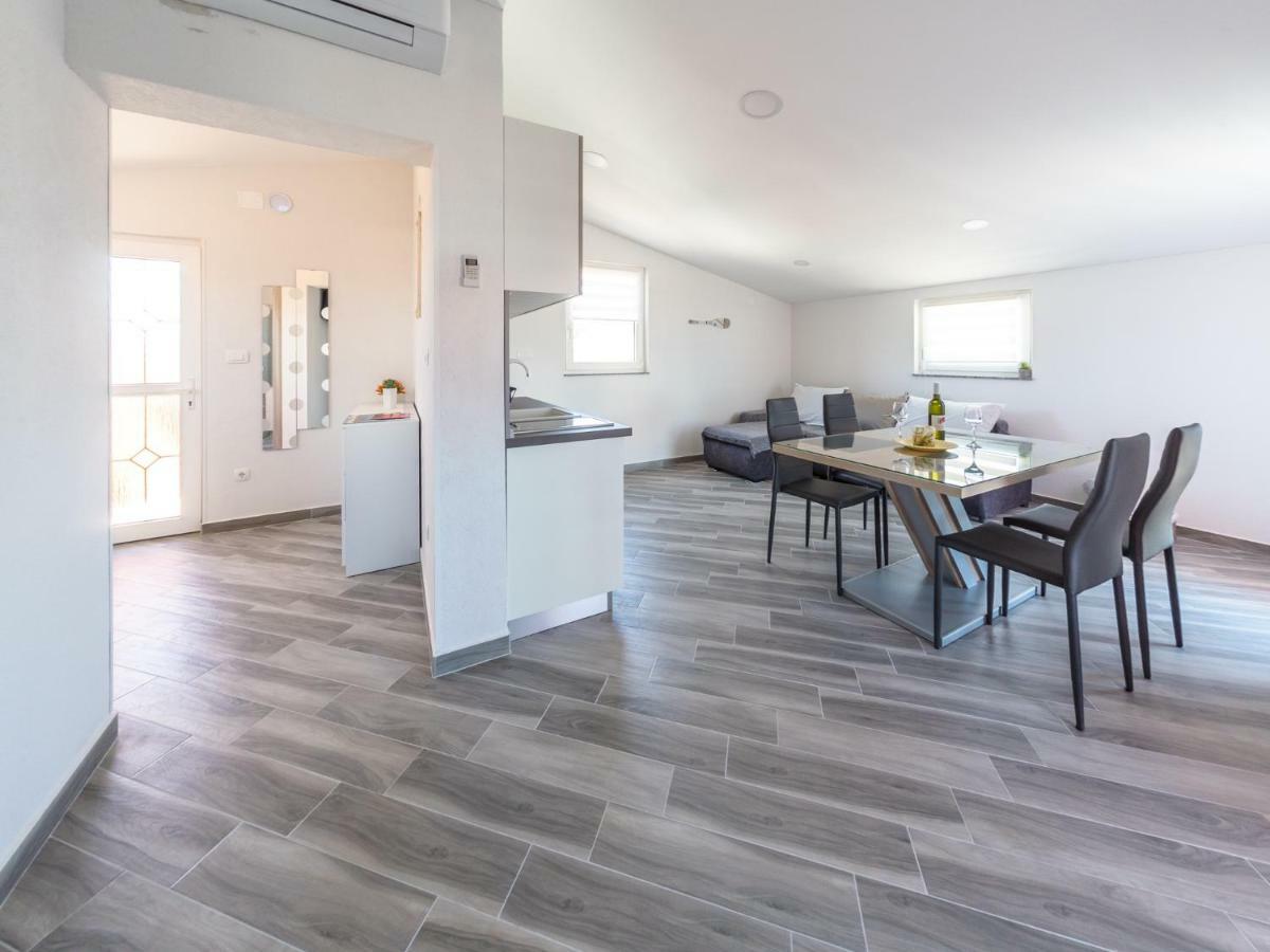 Apartment ˝Soleil˝ Vir Exterior foto